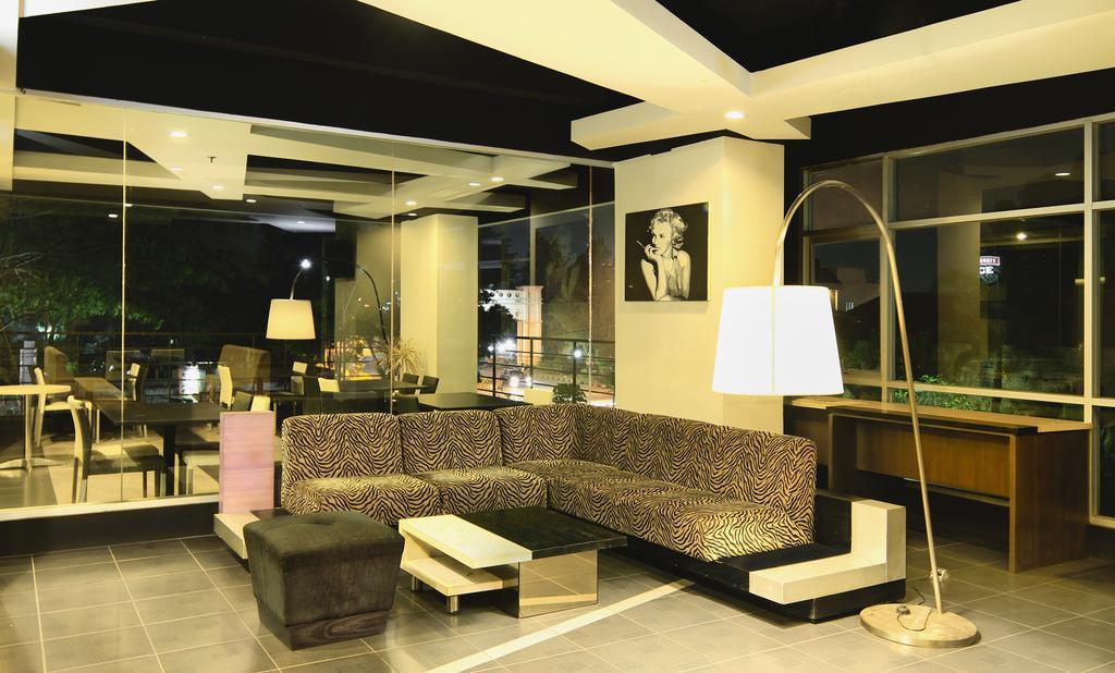 Valore Hotel Cimahi Eksteriør billede
